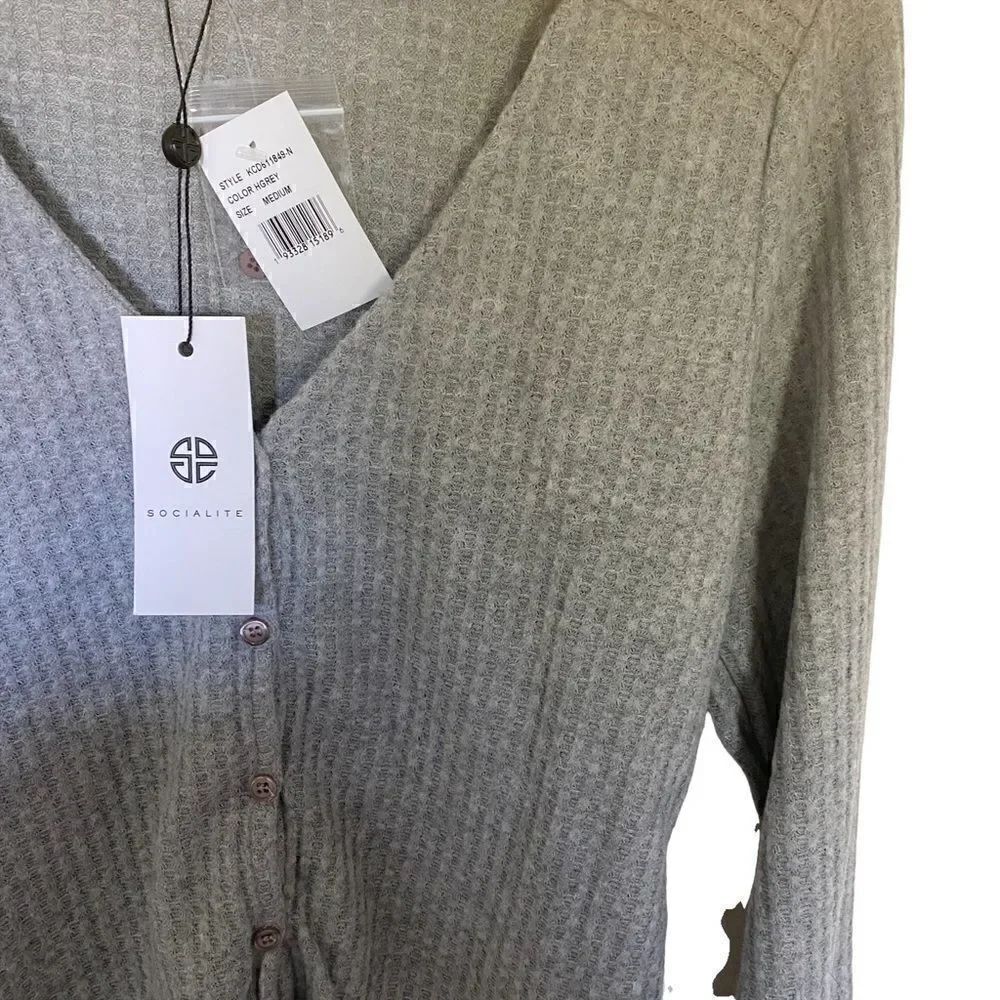 Revolve Socialite Button Front Crop Top NEW medium - Picture 5 of 7